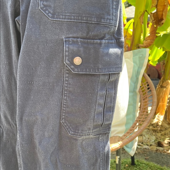 Duluth Trading Curvesetter Cargo Pants with Pockets - Picture 3 of 10